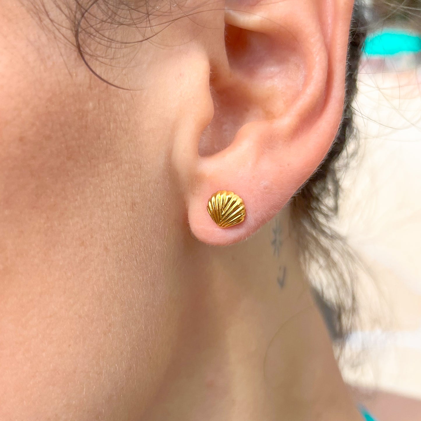 Shell golden stud earrings