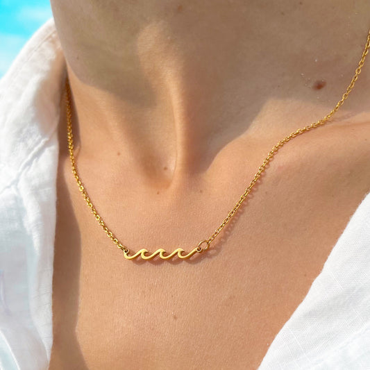 Waves golden necklace