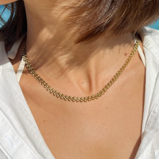 Golden fishbone necklace