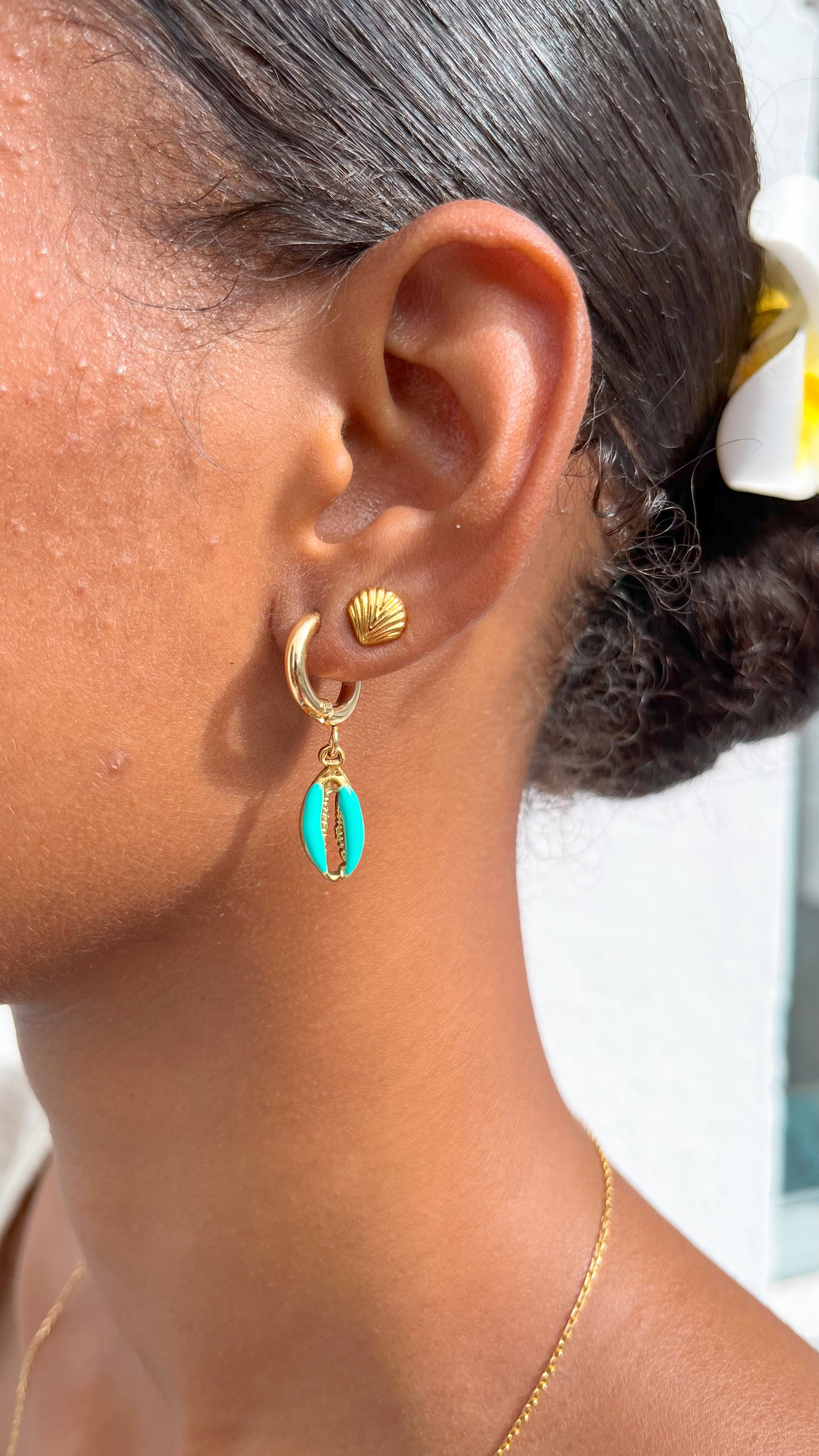 Shell golden stud earrings