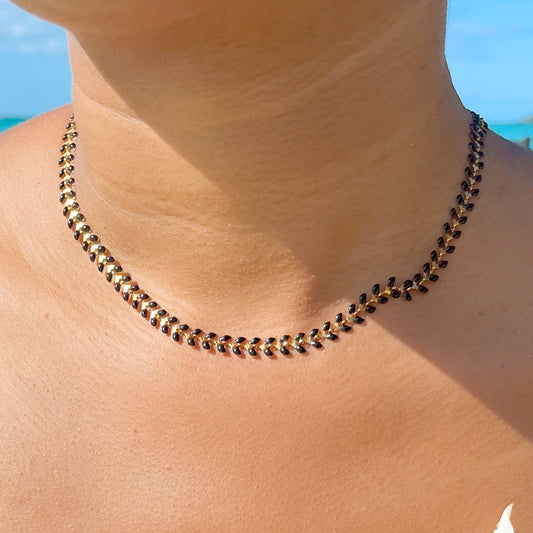 Black fishbone golden necklace