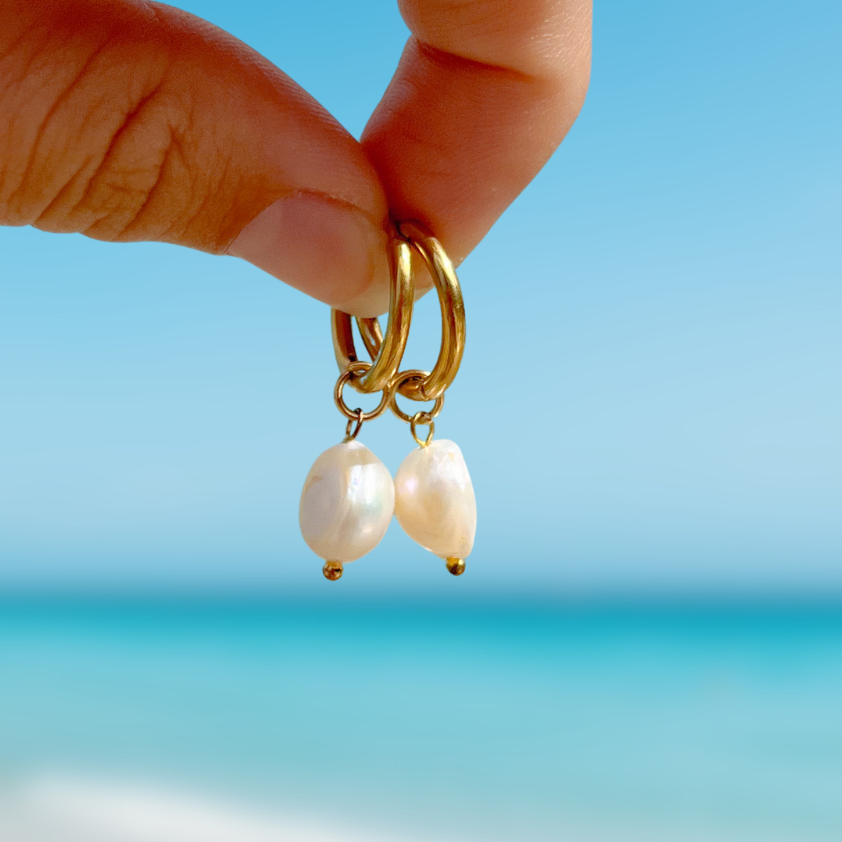 Freshwater pearl golden earrings (PRE ORDER)